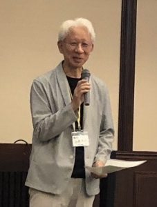 こども教育保育学科の山﨑直人准教授が話をしている。