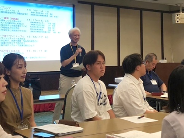 こども教育保育学科の山﨑直人准教授がコメントを話している。